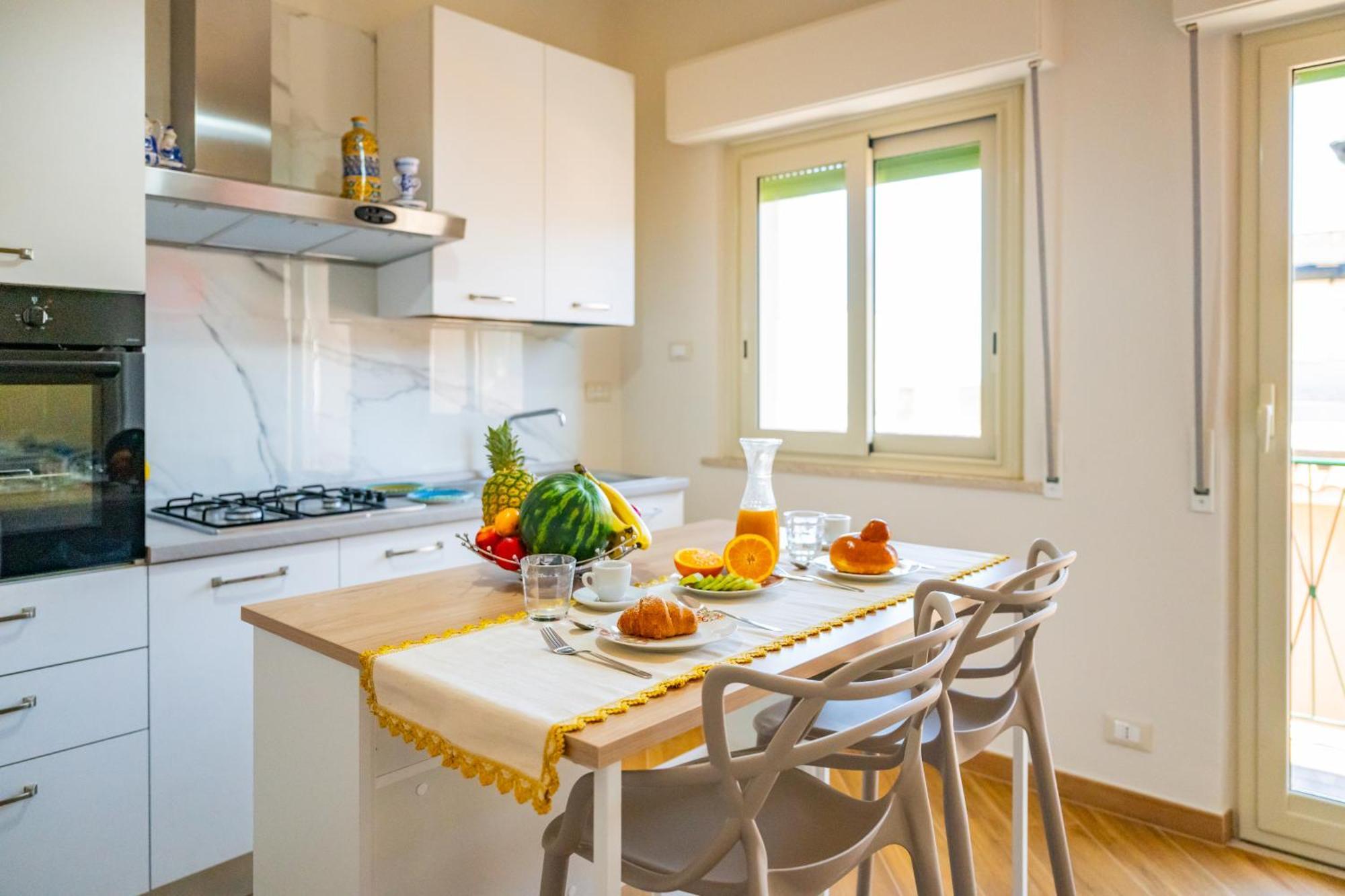 Achilles Apartment Giardini Naxos Eksteriør billede