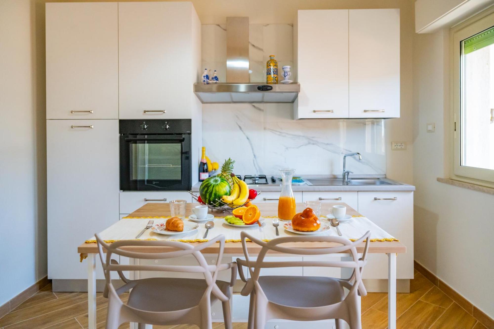 Achilles Apartment Giardini Naxos Eksteriør billede